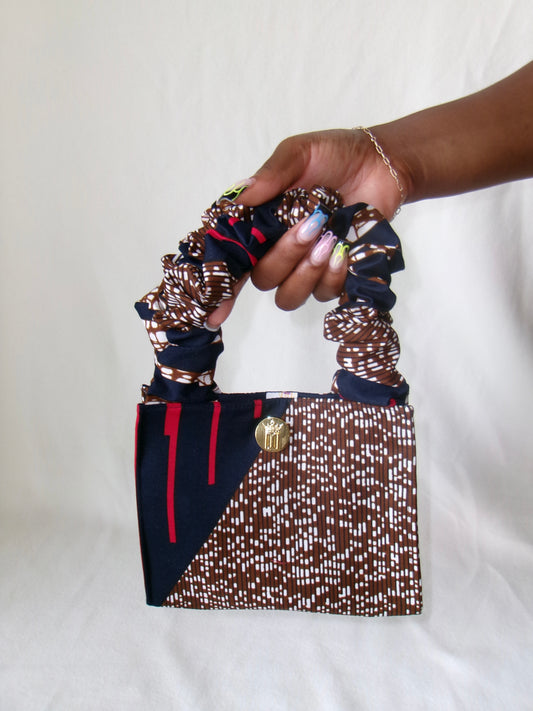 Adeya Scrunchie Bag